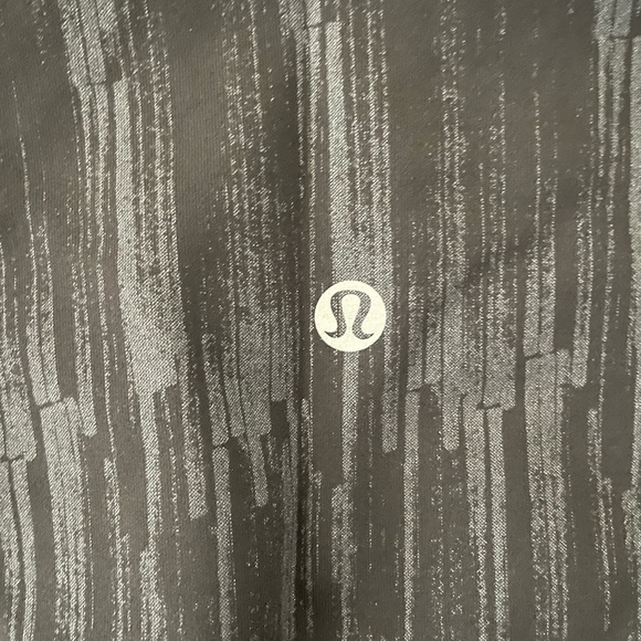 Lululemon Boogie Short *Luxtreme (Roll Down) - Picture 3 of 4